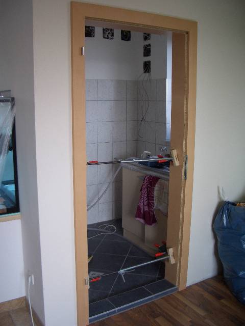 20 Am 27.3. kam der Tischler mit den Innent�ren.