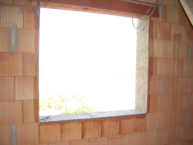 CIMG0491 Unsere Fenster-Laibungen wurden verputzt, damit die Fenster mit Dichtungsband eingebaut werden k�nnen.