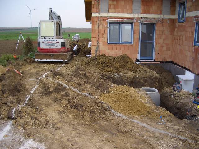 CIMG1037 Hier verl�uft der Regenkanal weiter...