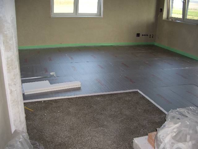 CIMG1040 Inzwischen habe ich begonnen, den Rolljet f�r die Fu�bodenheizung zu verlegen.