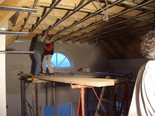 CIMG1382 �ber�m Wohnzimmer arbeiten die Mutigen.