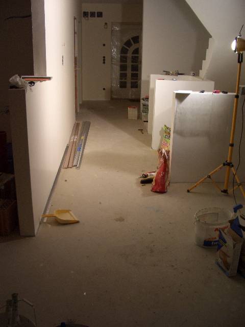 CIMG1816 So sah der Gang im EG noch Anfang der Woche aus. Das Bild wird sich bald �ndern.