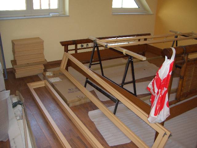 CIMG2164 Am Sonntag haben wir auch unser B�cherregal aufgebaut.