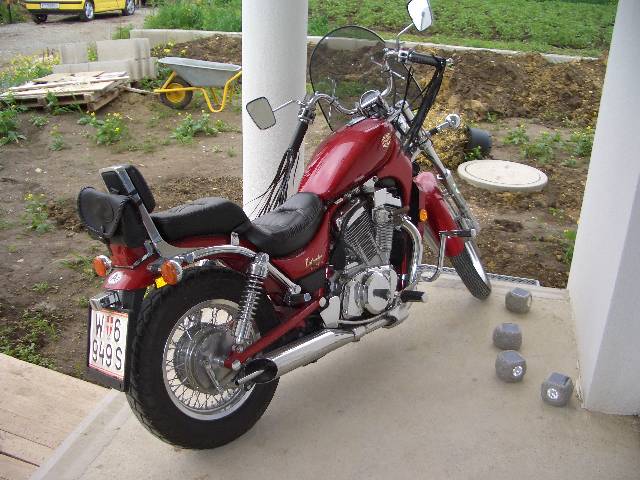 CIMG2520 Die Suzuki musste vor der T�re warten.