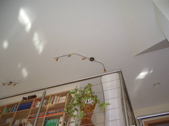 CIMG2655 Am Gang oben h�ngen nun auch schon Lampen.