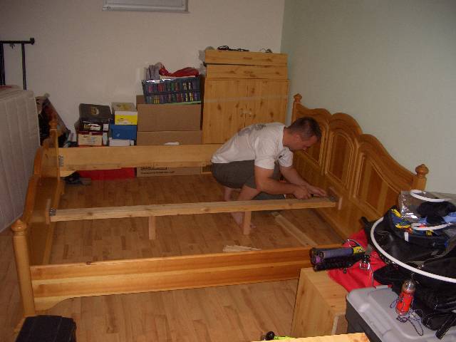 CIMG2669 Die ersten G�ste k�nnen kommen - das Bett steht schon. Das Rundherum ist noch ein wenig chaotisch, aber das wird schon noch....