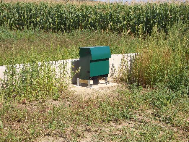 CIMG2714 Wir haben die Luftansaugbox f�r die Wohnrauml�ftung aufgestellt und die L�ftung in Betrieb genommen.