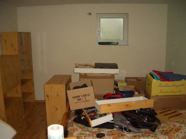 CIMG2864 Dieses Chaos im G�stezimmer geh�rt beseitigt.