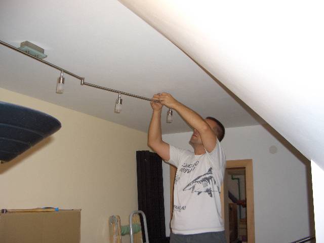 CIMG2865 Und finster soll es im Keller auch nicht l�nger sein.