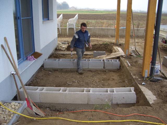 CIMG2984 Schalsteine drauf, damit es ein sch�ner Abschluss wird.
