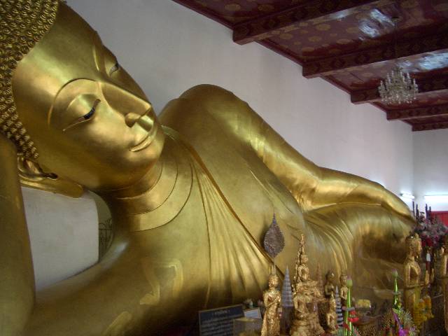 CIMG3443 Dieser Buddah ist f�r alle gewidmet, die an einem Dienstag geboren sind.