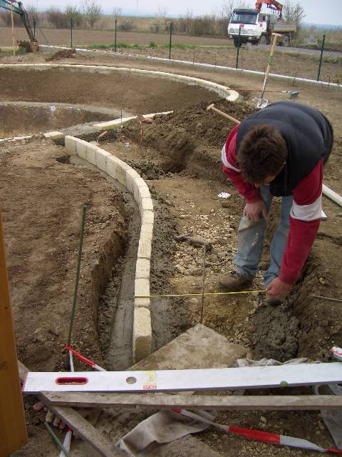 CIMG3655 Das wird die Begrenzung f�r unseren neuen Weg.