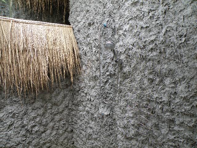 khao06 urige Dusche mit �rtlicher Fauna und Flora