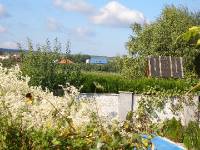 CIMG0890 Und so sieht man unser Haus von Irene�s Terasse aus. Fast so blau wie der Himmel 
;-))