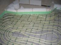 CIMG1091 Unter der Badewanne kommen allerdings keine Schl�uche rein.