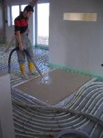 CIMG1157 Da wird der Boden unter dem zuk�nftigen Aquarium gef�llt.