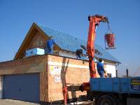CIMG2131 Auch der Schotter f�r unser Garagendach wurde gliefert.