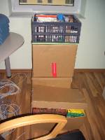 CIMG2432 �berall stapeln sich nun die Kisten.
