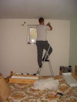 CIMG2866 Damit es ein wenig gem�tlicher wird montieren wir Vorh�nge im G�stezimmer.