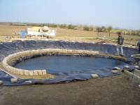 CIMG3705 Damit sp�ter das Pflanzsubstrat nicht in den Schwimmbereich abrutscht.